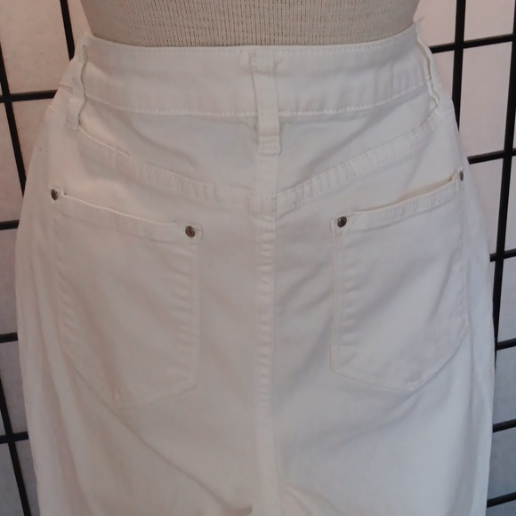 Club Monaco slim jeans. Size 4. - Picture 4 of 6